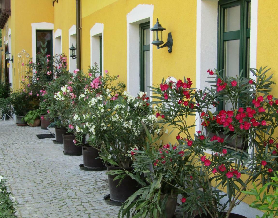 Villa Kreuthhof Appartements Klosterneuburg Exterior foto