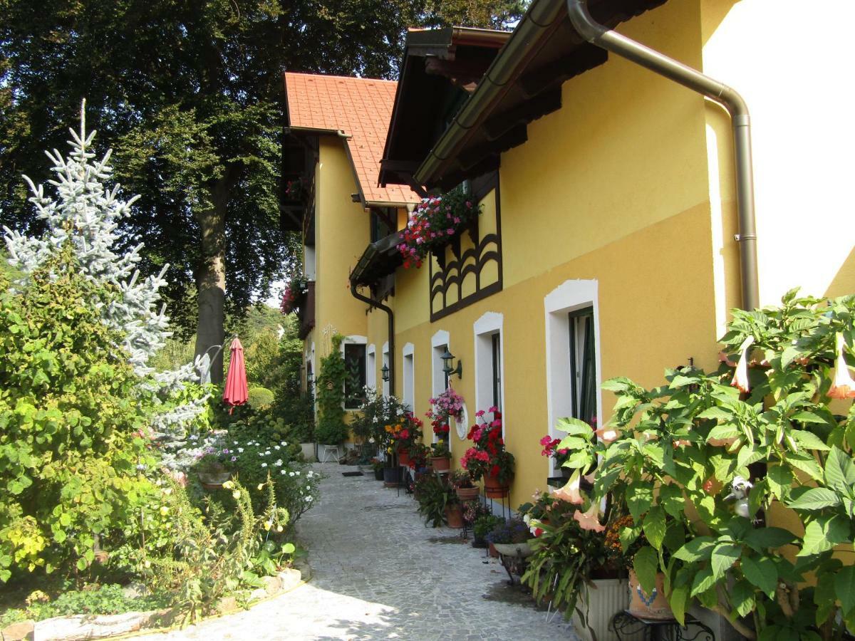 Villa Kreuthhof Appartements Klosterneuburg Exterior foto